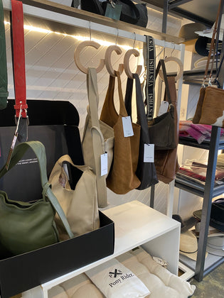  Vestirsi handbags and backpacks in store now